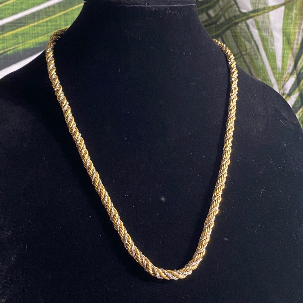 Vintage 1974 Two Tone Spiral Chain ✨💛